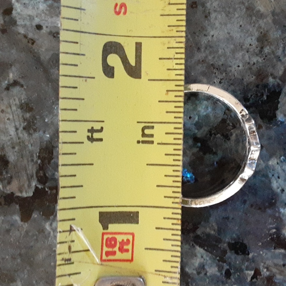 Beautiful silver ring w a simple clean design - Picture 3 of 3